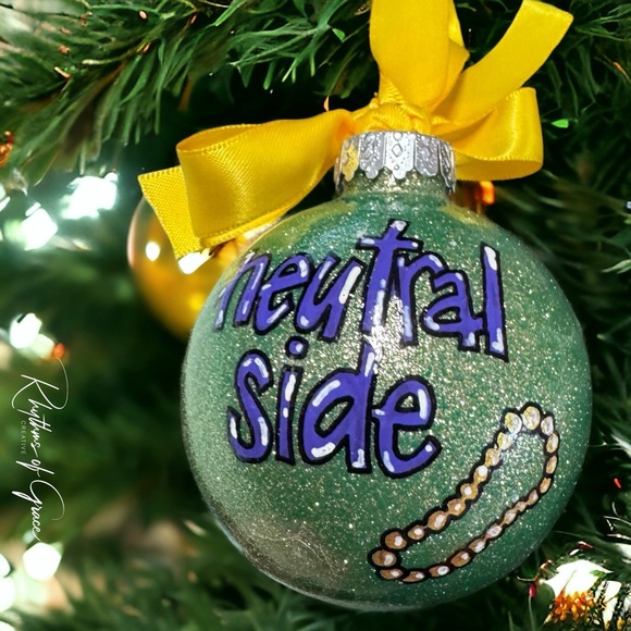 2024 Christmas Ornament: Sidewalk Side/Neutral Ground (New Orleans Mardi Gras) - Picture 2 of 12